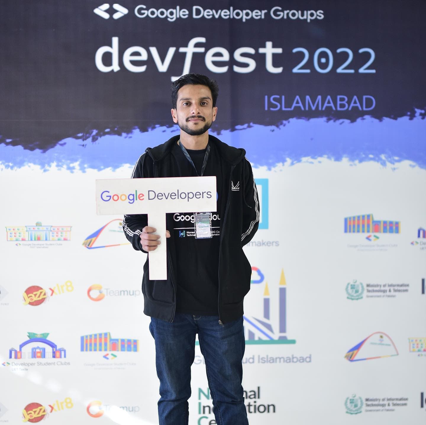 Sarmad Gardezi with the GDG Cloud Islamabad community team